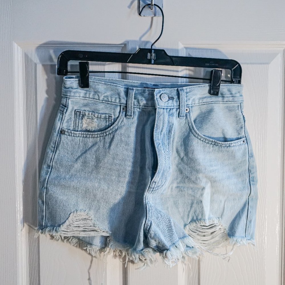 Uniqlo woman's high rise distressed denim shorts Size 25